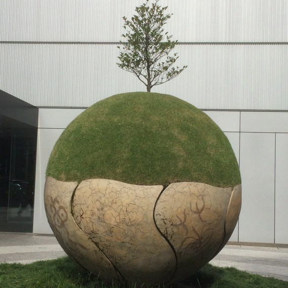 Street scultpure, Nagoya. Photo © Rory Manchee (all rights reserved)