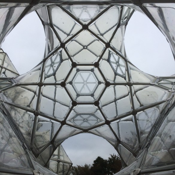 Curved Space-Diamond Structure by Peter Pearce, Hakone Open-Air Museum, Japan (Photo © Rory Manchee, all rights reserved)